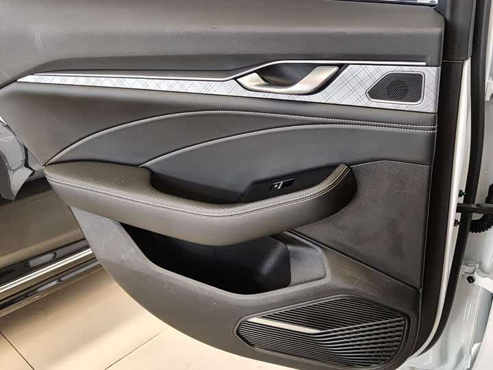 Фото 10 - Geely Preface