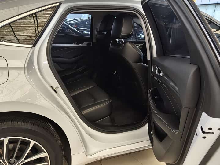 Фото 11 - Geely Preface