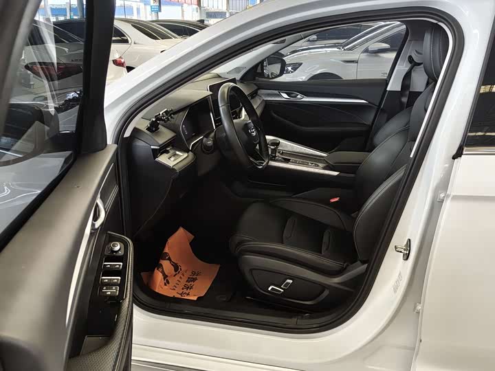 Фото 3 - Geely Preface