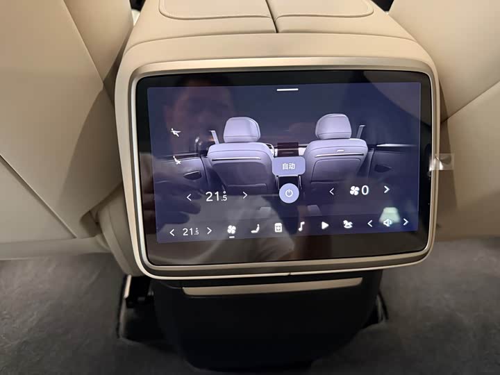 Фото 14 - Nio Onvo L90