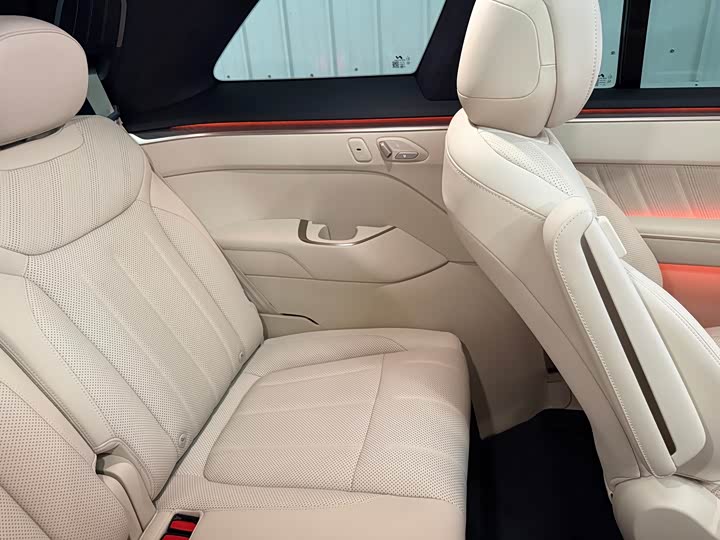 Фото 20 - Nio Onvo L90