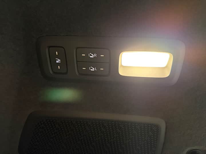 Фото 22 - Nio Onvo L90