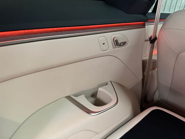 Фото 23 - Nio Onvo L90