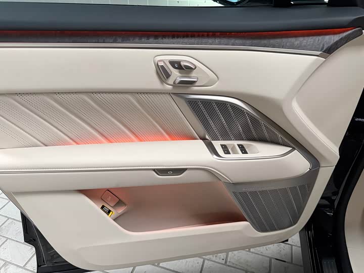 Фото 24 - Nio Onvo L90