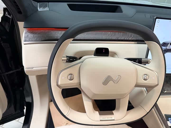 Фото 28 - Nio Onvo L90