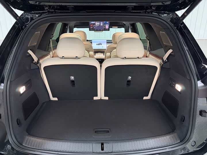 Фото 33 - Nio Onvo L90