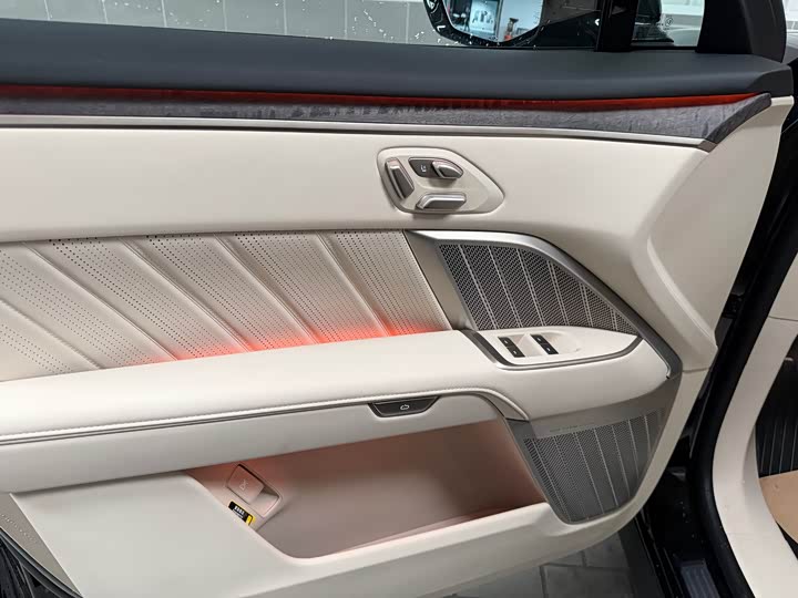 Фото 34 - Nio Onvo L90