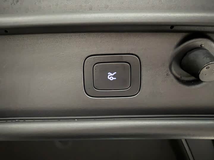 Фото 36 - Nio Onvo L90