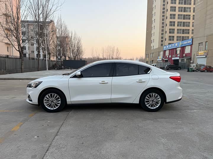 Фото 17 - Ford Focus