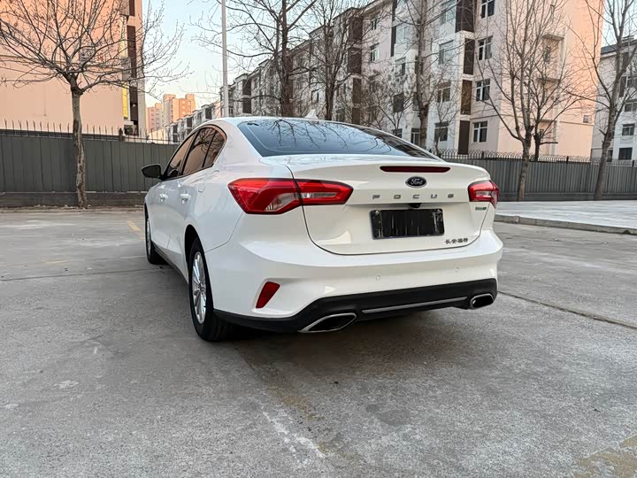 Фото 4 - Ford Focus