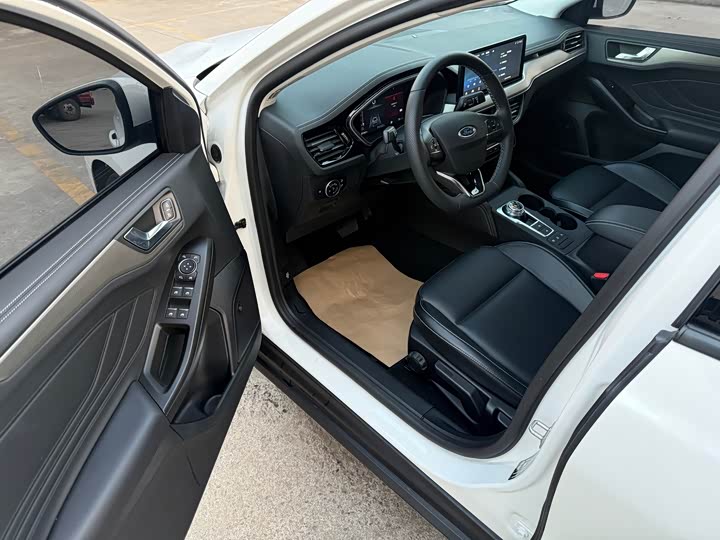 Фото 8 - Ford Focus