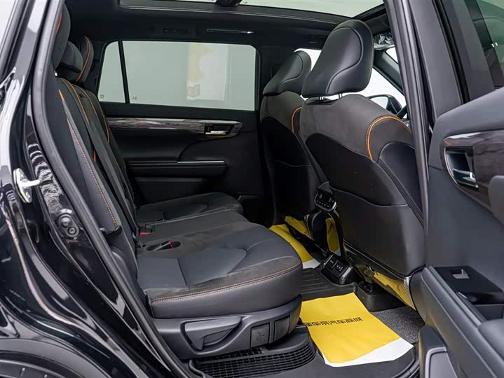 Фото 16 - Toyota Crown Kluger