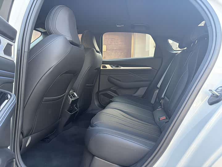 Фото 10 - Geely Preface