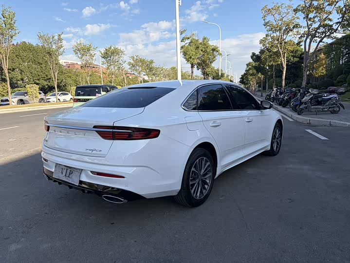 Фото 6 - Geely Preface