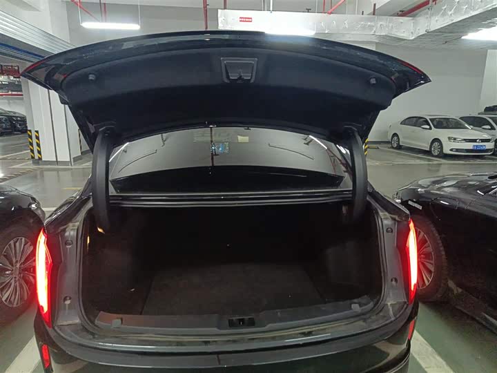 Фото 19 - Hongqi E-QM5