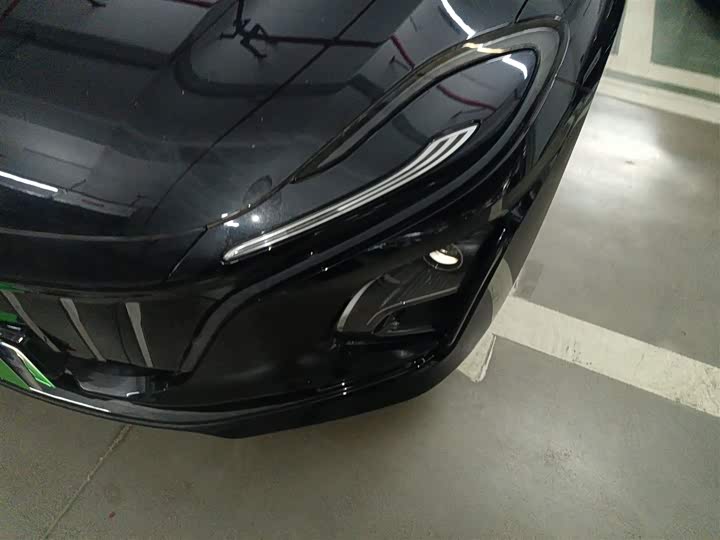 Фото 24 - Hongqi E-QM5