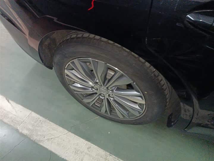 Фото 26 - Hongqi E-QM5