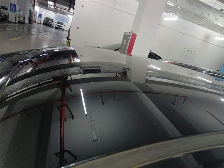 Фото 27 - Hongqi E-QM5