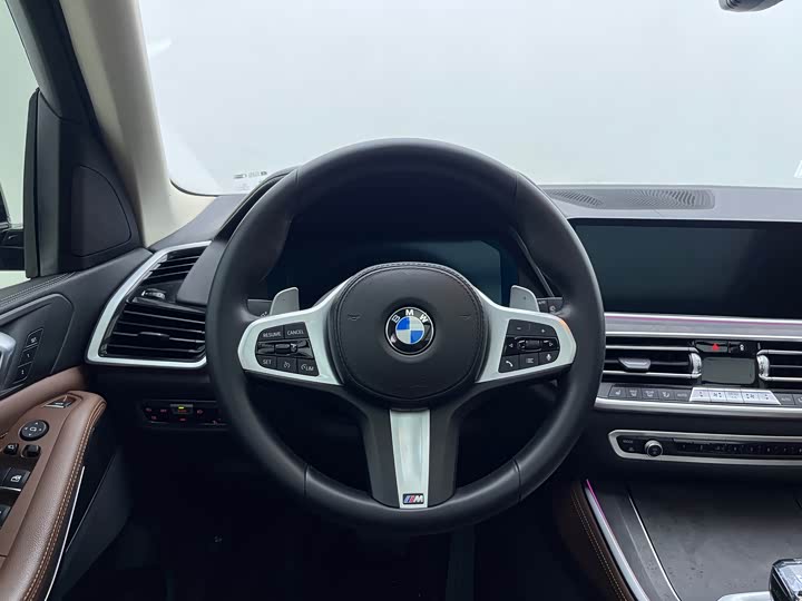 Фото 17 - BMW X5