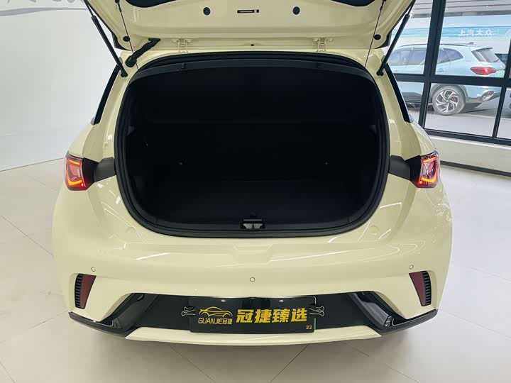 Фото 14 - BYD Dolphin