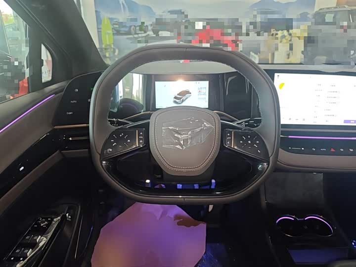 Фото 17 - Hongqi EH7