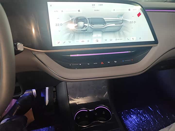 Фото 20 - Hongqi EH7