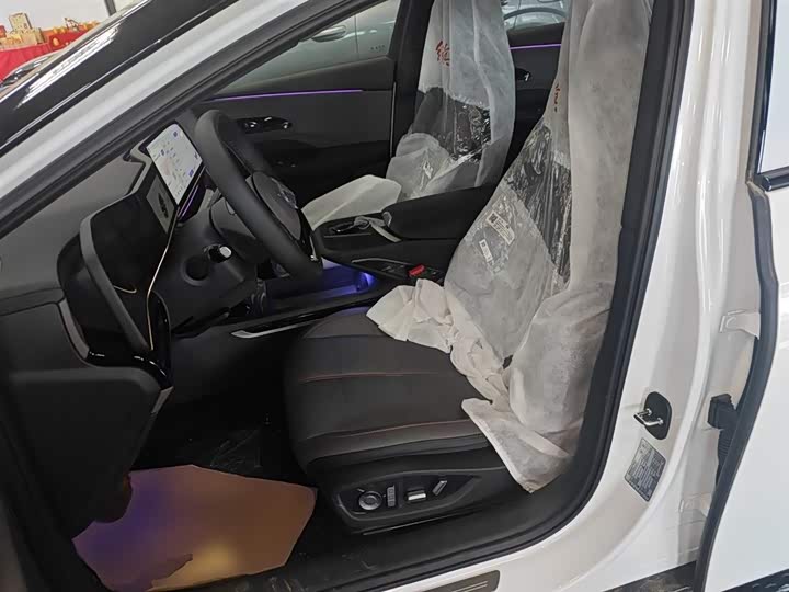 Фото 22 - Hongqi EH7