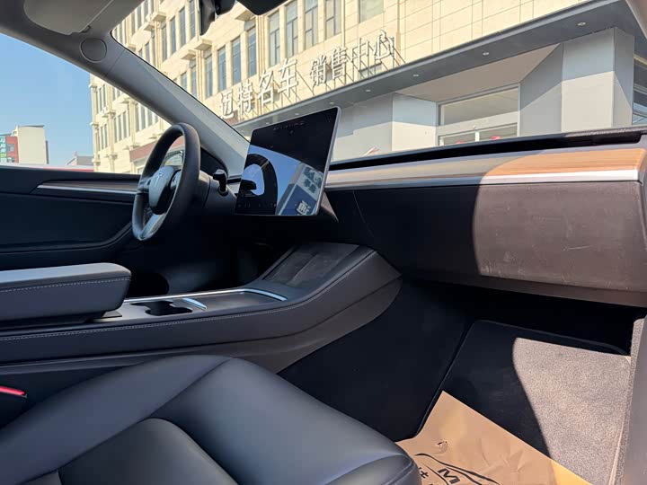 Фото 10 - Tesla Model Y