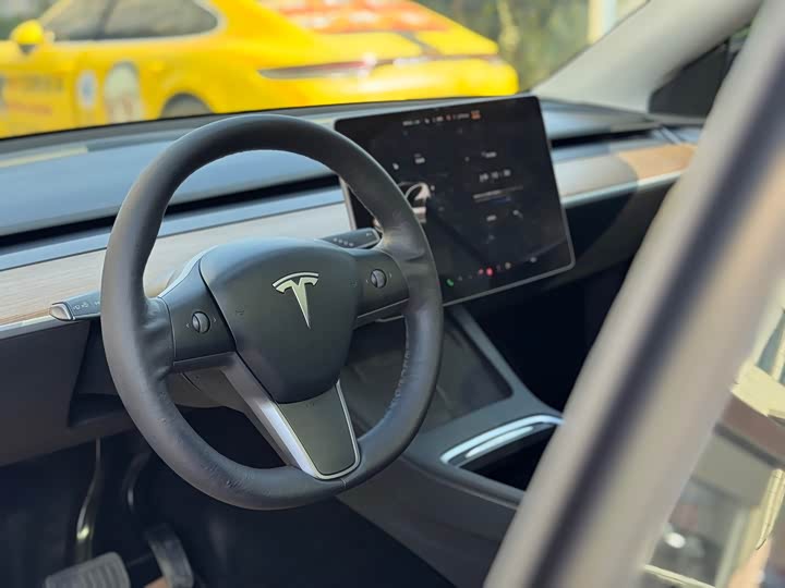 Фото 13 - Tesla Model Y