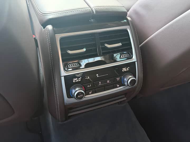 Фото 15 - BMW 7 Series