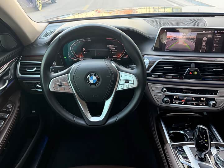 Фото 16 - BMW 7 Series