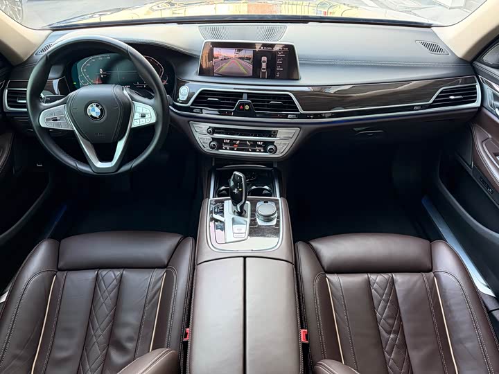 Фото 17 - BMW 7 Series