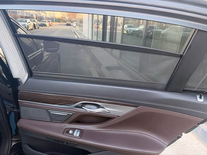 Фото 19 - BMW 7 Series