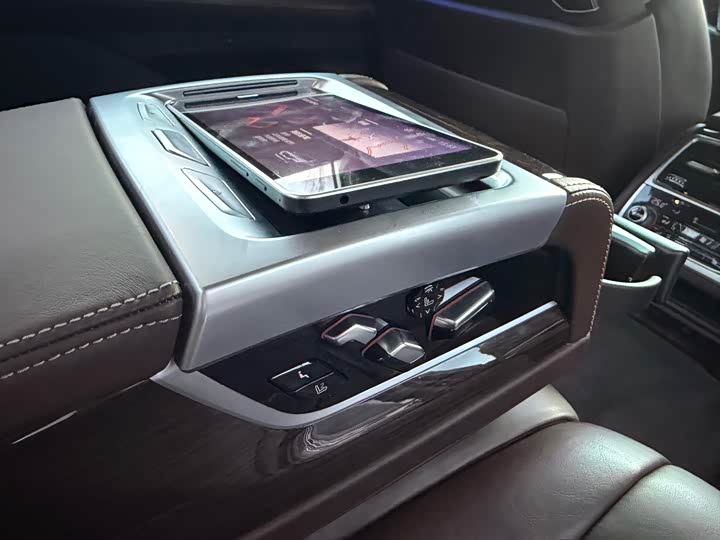 Фото 21 - BMW 7 Series