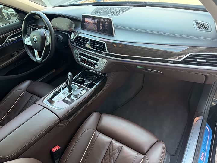 Фото 22 - BMW 7 Series