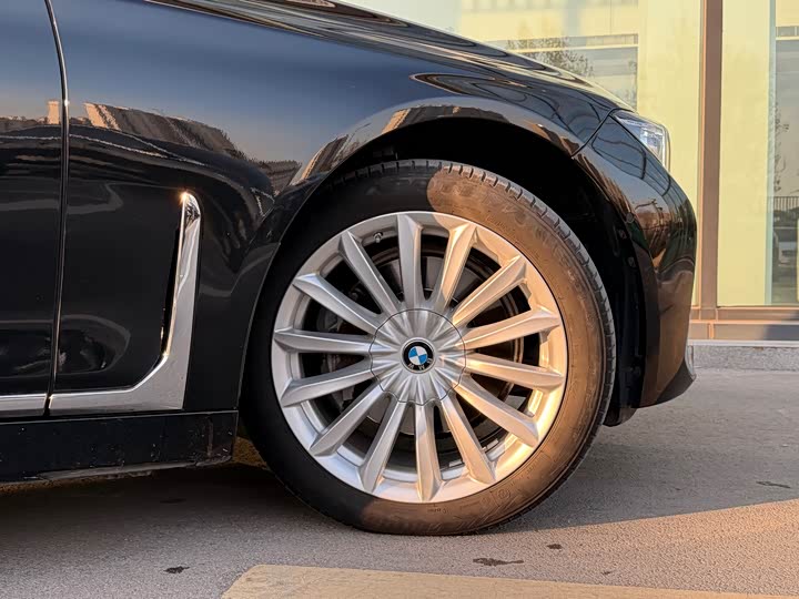 Фото 25 - BMW 7 Series