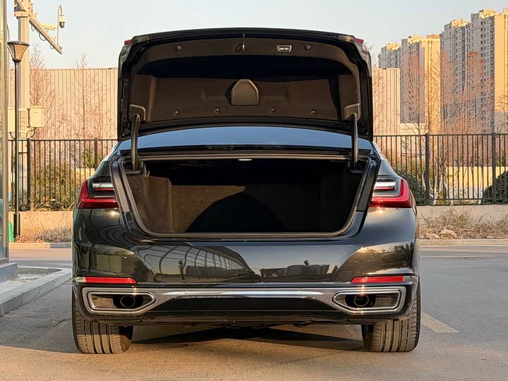 Фото 28 - BMW 7 Series