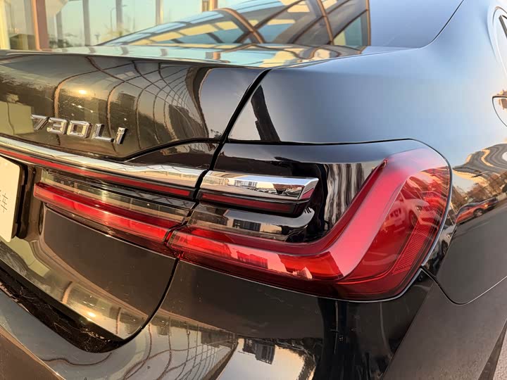 Фото 33 - BMW 7 Series