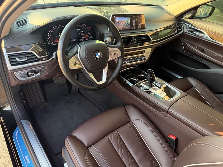 Фото 4 - BMW 7 Series