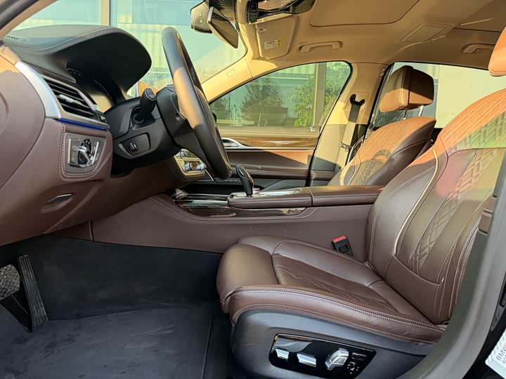 Фото 5 - BMW 7 Series