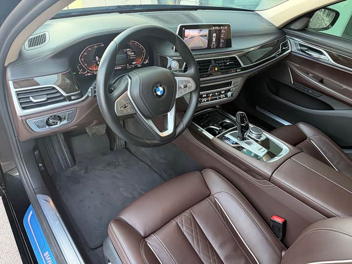 Фото 8 - BMW 7 Series