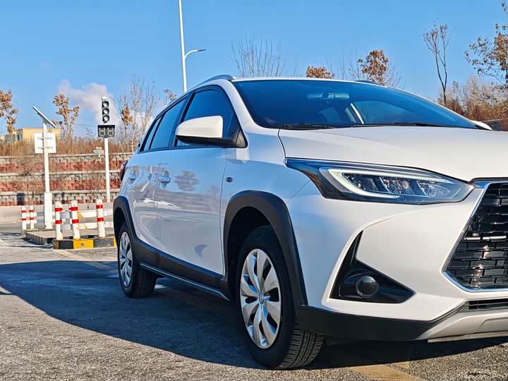 Фото 7 - Toyota Yaris L Hatchback