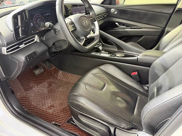 Фото 13 - Hyundai Elantra N line