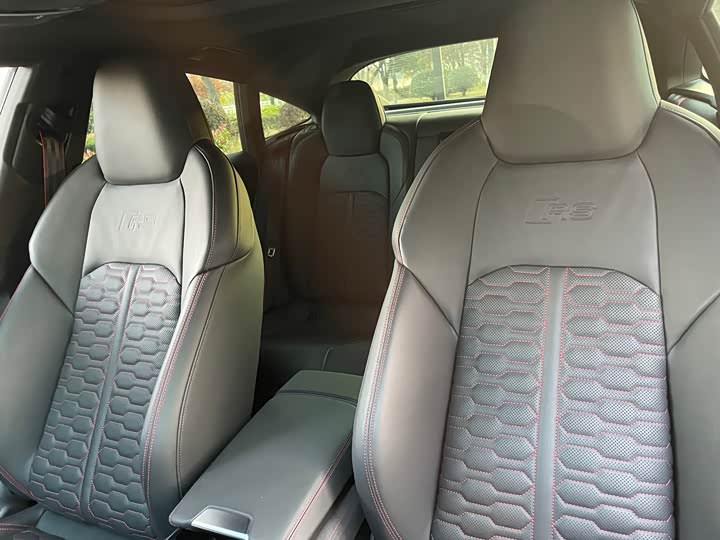 Фото 8 - Audi RS 7