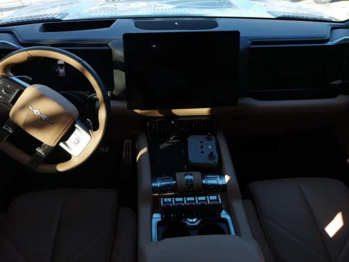 Фото 12 - BYD FangChengBao Leopard 8