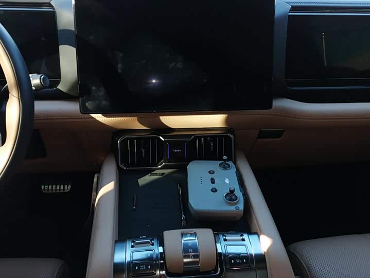 Фото 13 - BYD FangChengBao Leopard 8