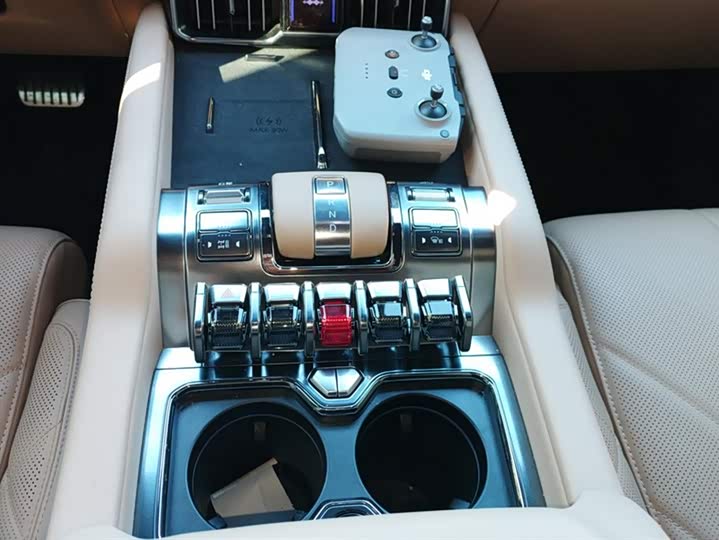 Фото 16 - BYD FangChengBao Leopard 8