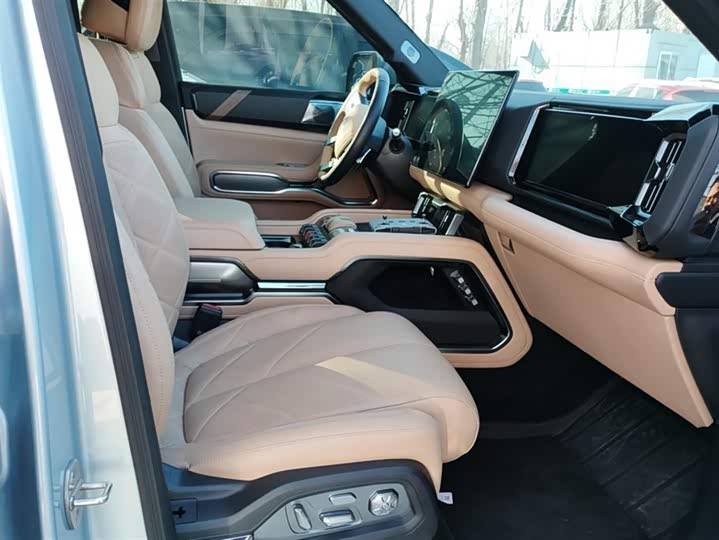 Фото 8 - BYD FangChengBao Leopard 8