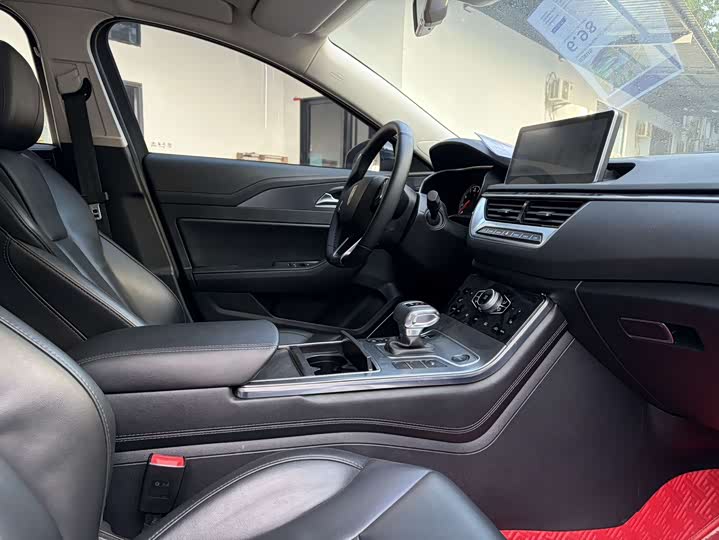 Фото 8 - Hongqi H5