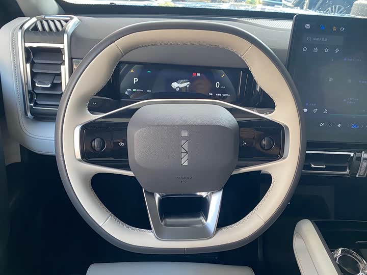 Фото 7 - Chery iCar 03